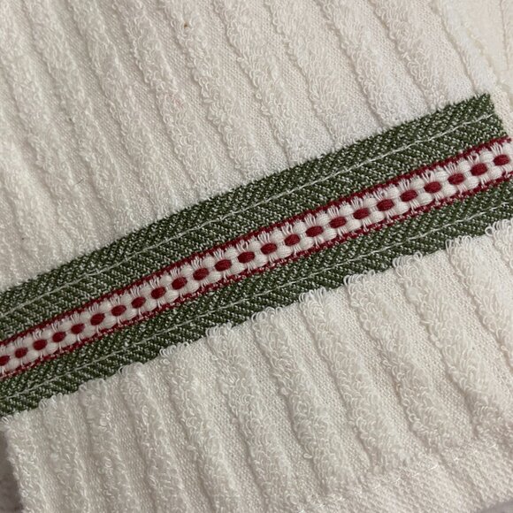 🏡🏡Martha Stewart Waffle Kitchen Towels Two NWT - Picture 2 of 4